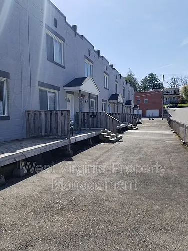200 Lewis St #4 Photo 1