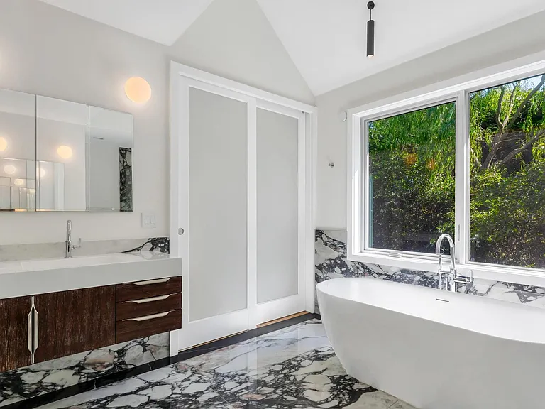 191 Montauk Hwy — Photo 19