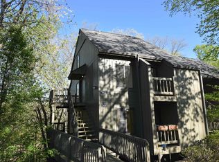 9452 S Lake Ridge Dr, Bloomington, IN 47401