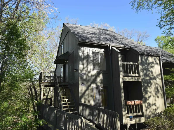 9452 S Lake Ridge Dr, Bloomington, IN 47401