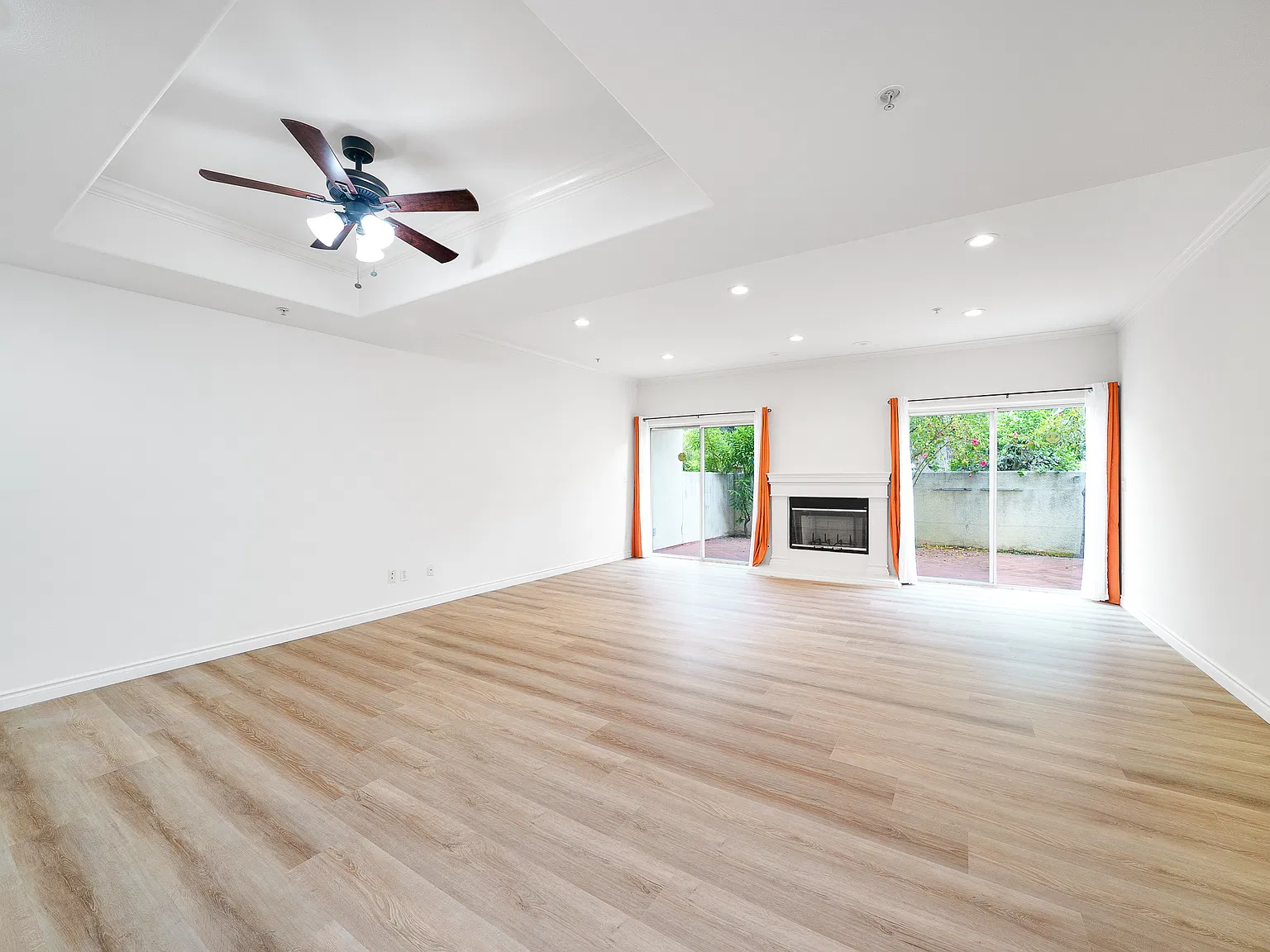 3 bed, 2.5 bath, 1833 sqft, $3,580 — Photo 2