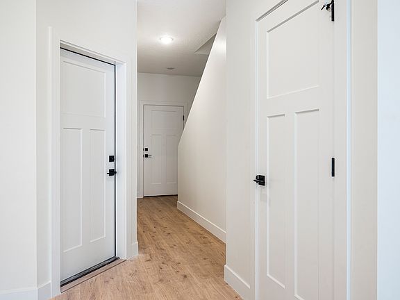4th image of 2875 Cody Dr
