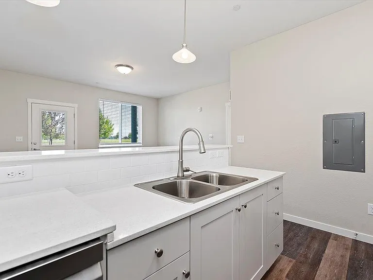 The Summit Apartments — Photo 38