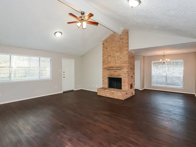 15826 Beechnut St — Photo 6