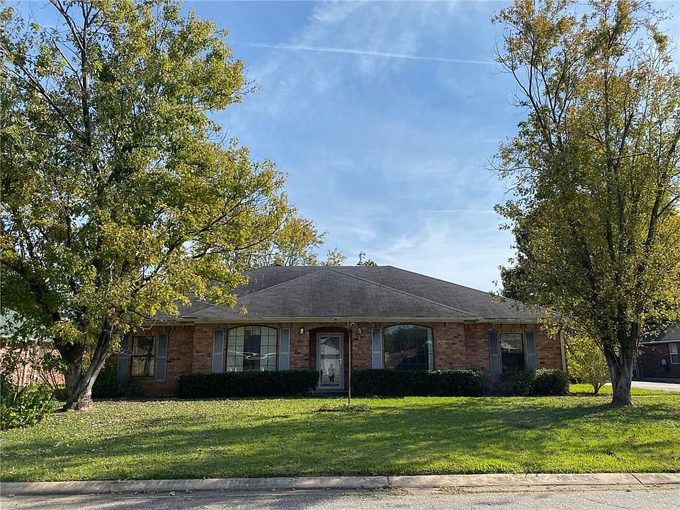 1st image of 709 Oakland Dr