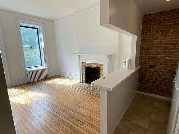 2nd image of 23 W 87th St APT 4F