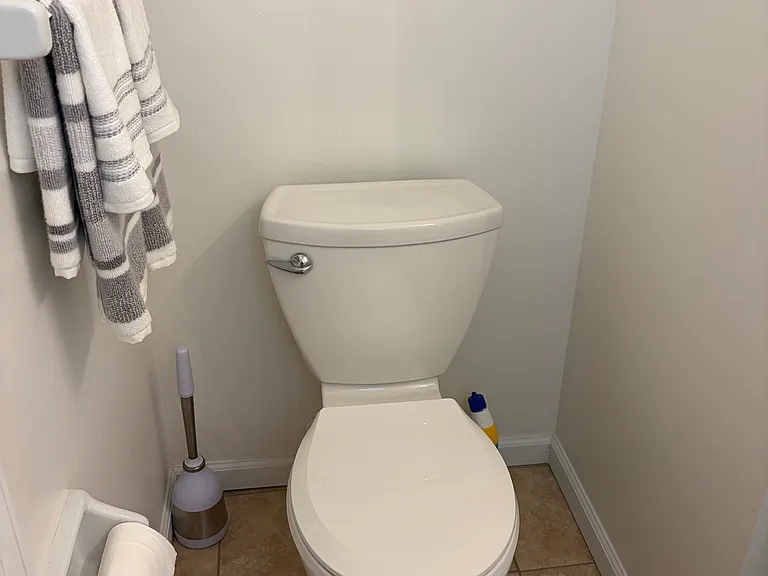 220 Lexington Dr — Photo 11