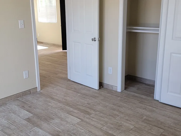 415 W McElhany Ave #A — Photo 5