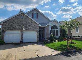 5 Trent Rd, Monroe Township, NJ 08831