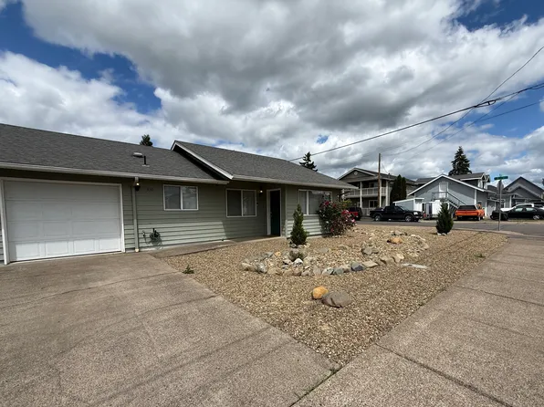 330 W D St #330, Creswell, OR 97426