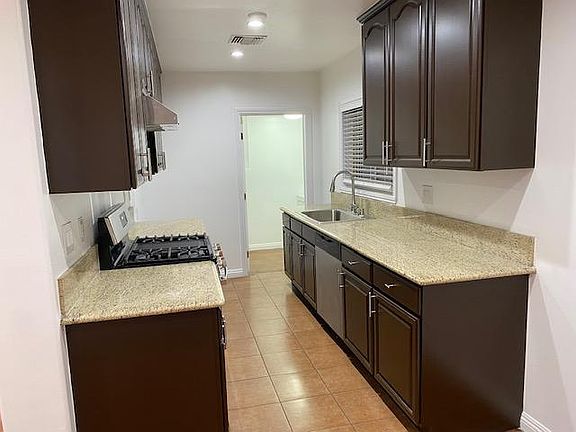 5th image of 400 Salem St