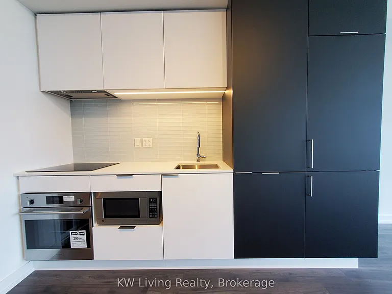 33 Helendale Ave #2504 — Photo 6