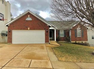 752 Spring Crest Ct, Fenton, MO 63026