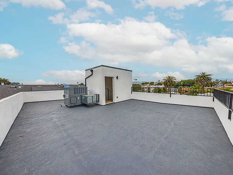 2026 Luxury 3, 4 & 5 Bed Townhomes — Photo 131