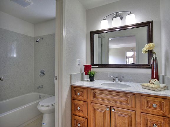 5th image of 2417 Farrol Ct