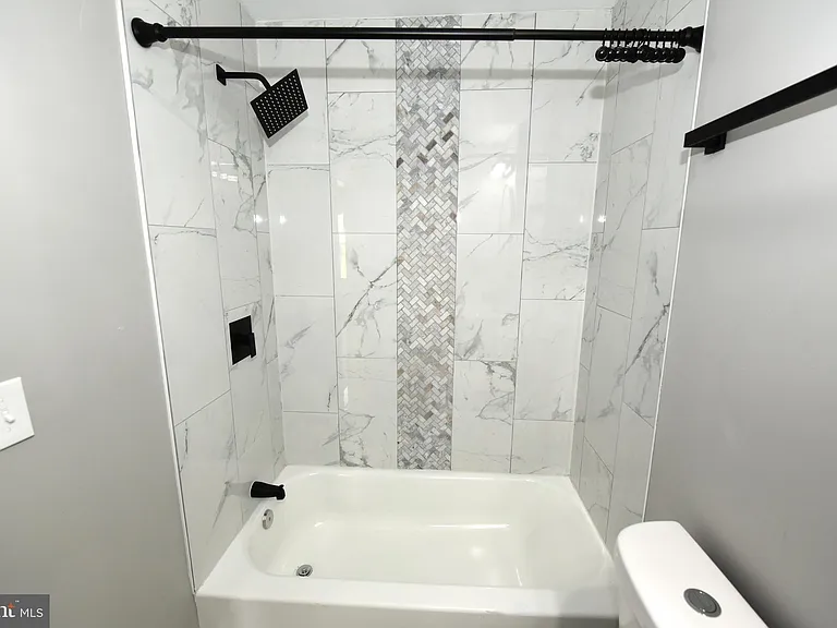 2225 W Baltimore St — Photo 34