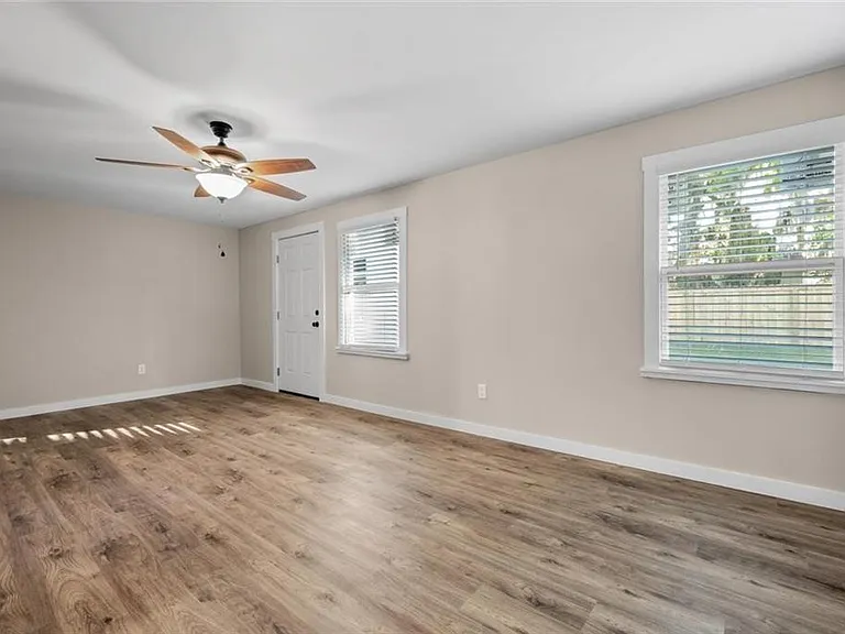 920 Johnston St — Photo 27
