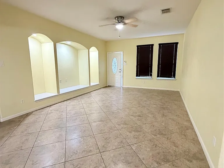 10030 Yolandita — Photo 5