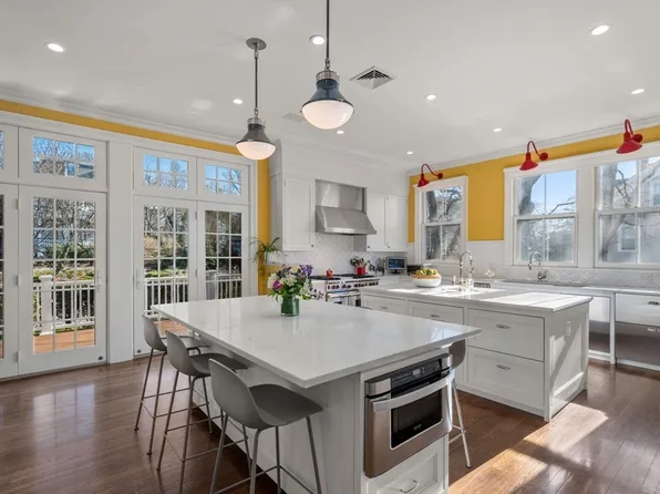 49 Shaw St, Newton, MA 02465