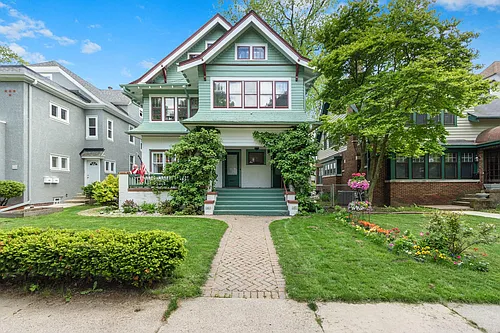 2425 E Stratford Ct #LOWER Photo 1 2425 E Stratford Ct #LOWER Photo 1