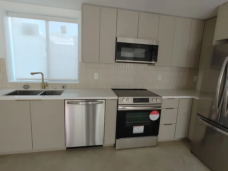 2821 Colorado Ave — Photo 2