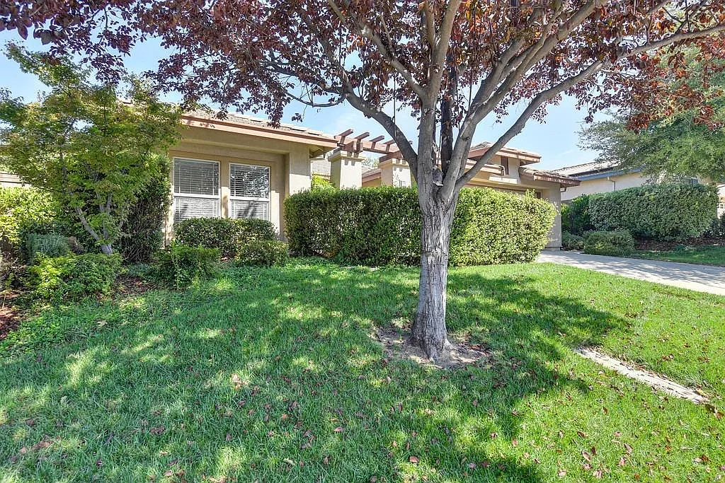5034 Garlenda Dr photo 1
