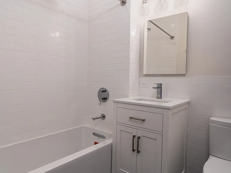 29 Herkimer St #4 — Photo 7