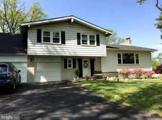 2327 Fairway Rd, Huntingdon Valley, PA 19006
