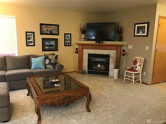Large living room. Freshly painted, gas fireplace. 