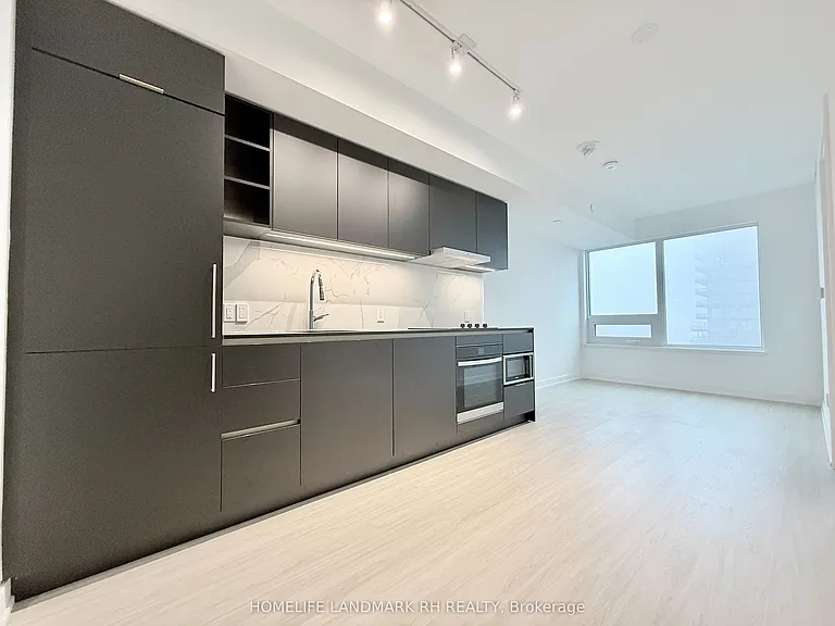 8 Wellesley St W #3902 — Photo 7