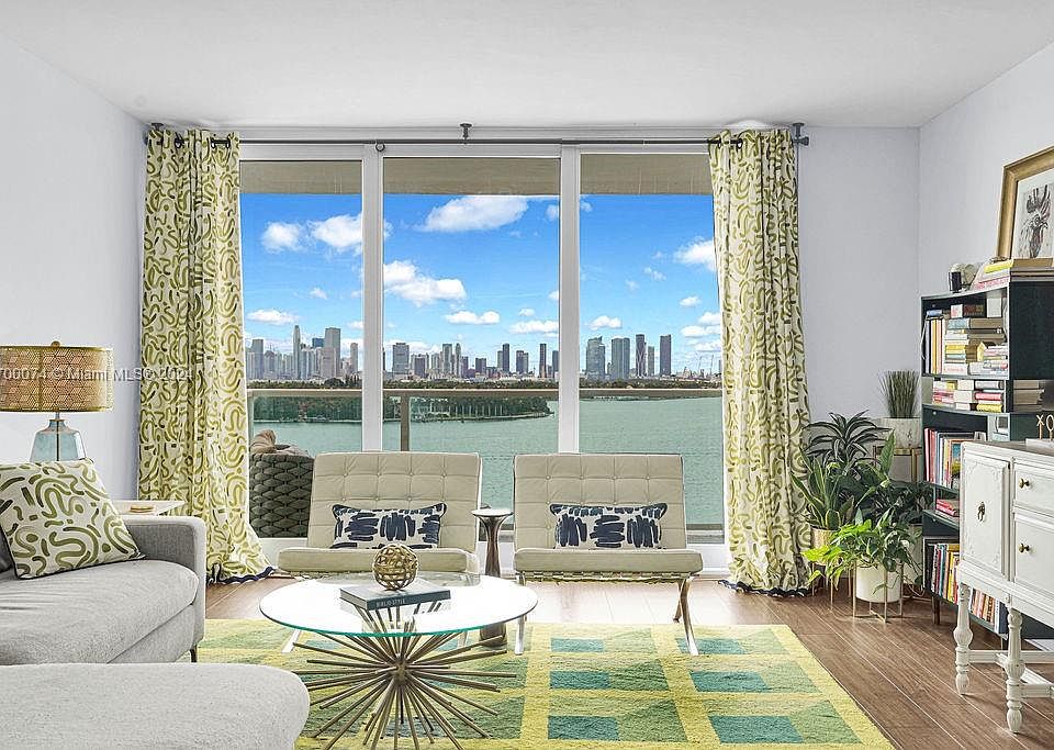 1st image of 1000 West Ave APT 1014