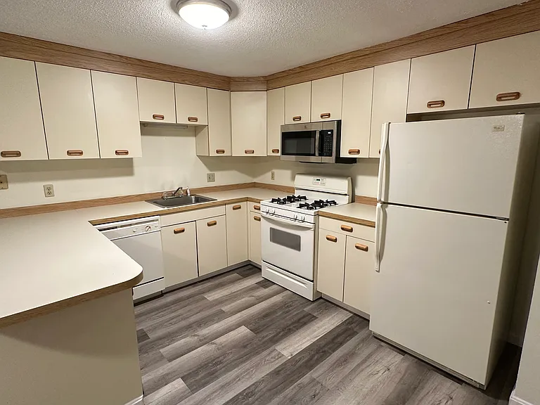 3 Roedean Dr #208 — Photo 8