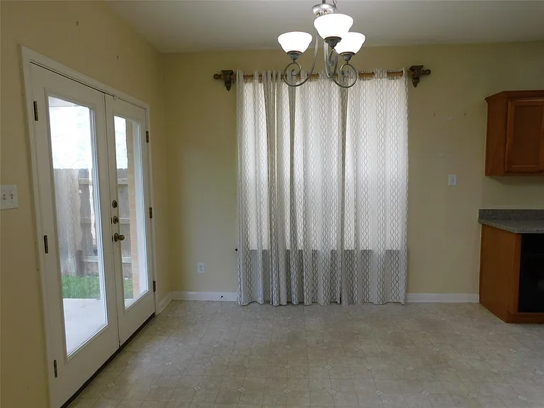 1511 Homewood Cir — Photo 4