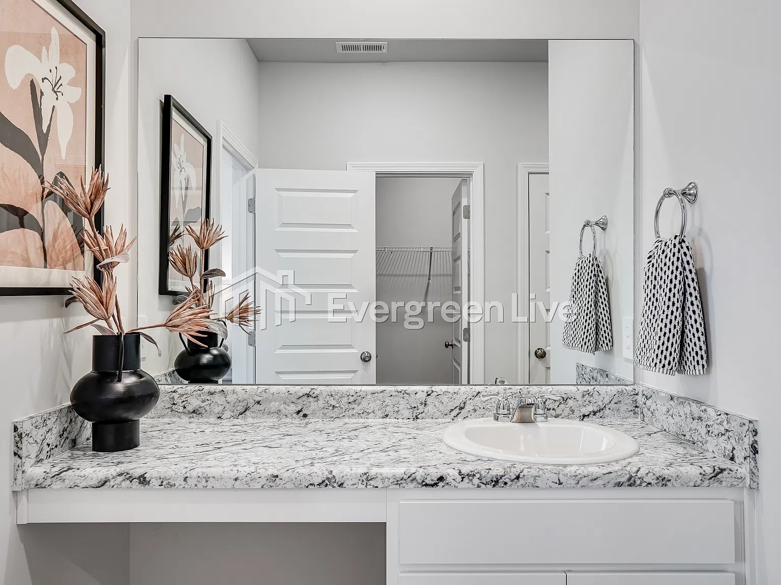 4 bed, 2.5 bath, 2065 sqft, $1,800 — Photo 4