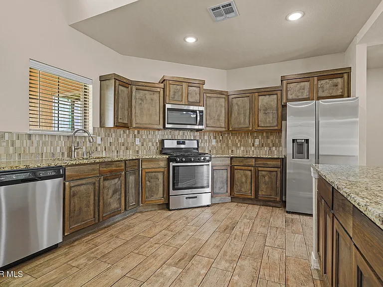 618 Rafael Marmolejo St — Photo 10