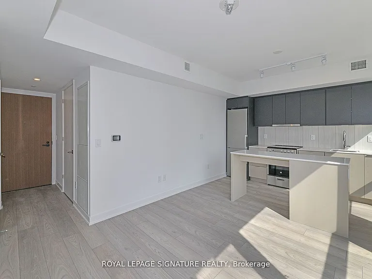 8 Tippett Rd #319 — Photo 6