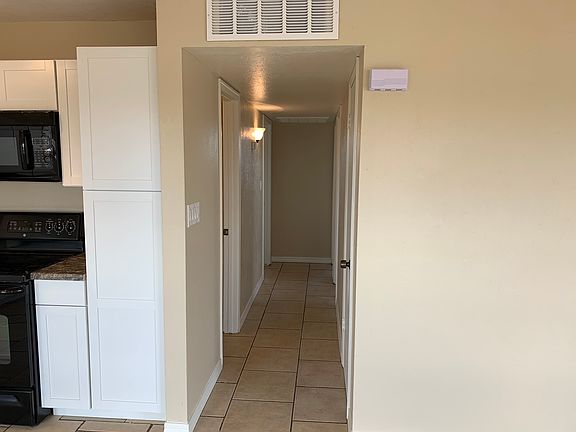 4th image of 1140 E Yucca St