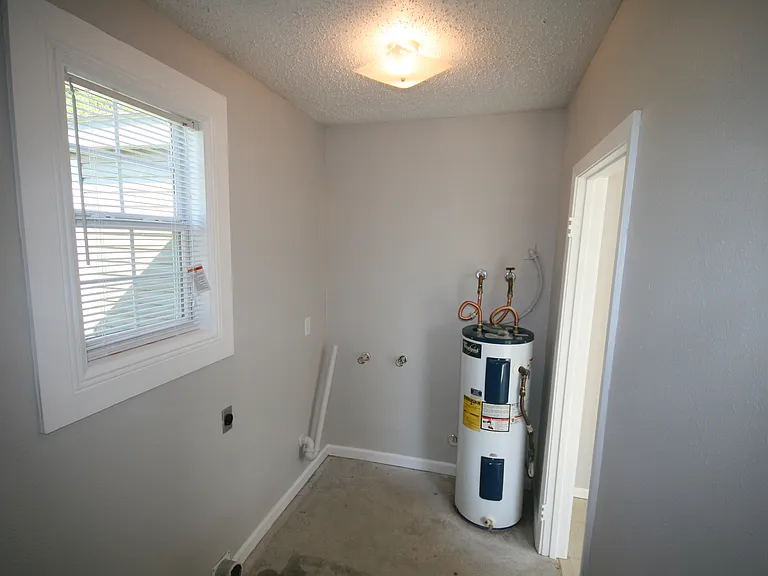 2705 Rose Dr — Photo 6
