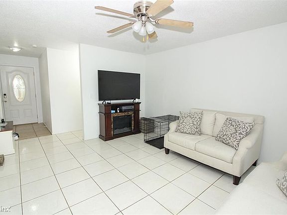 5th image of 8213 Esperanza St