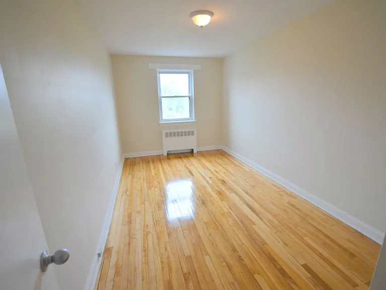 385 Besserer St — Photo 15