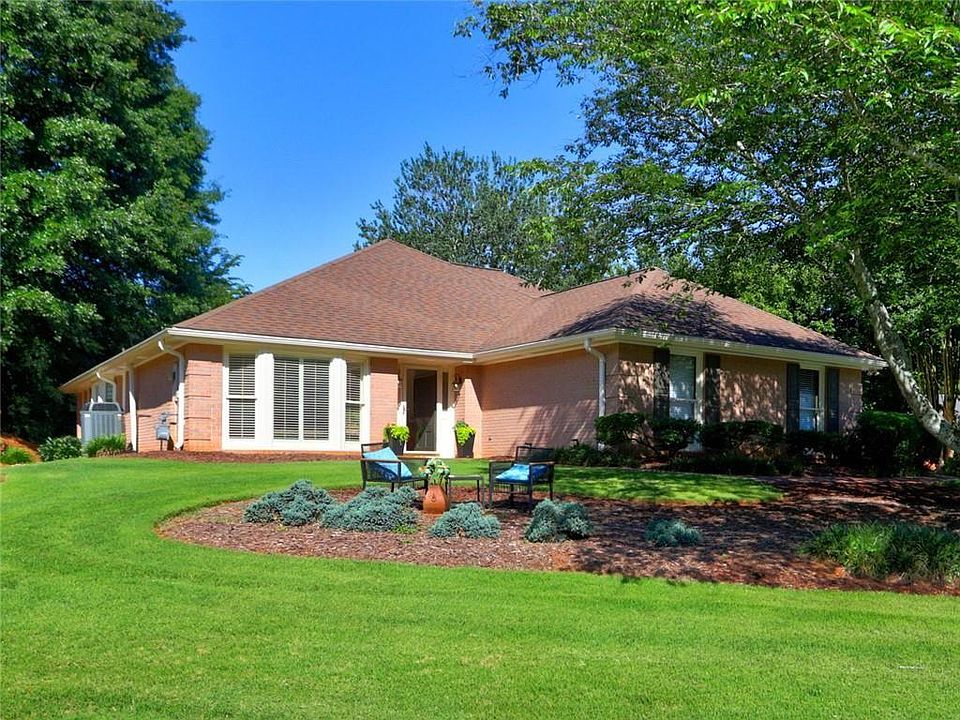 1st image of 215 Hidden Meadow Dr