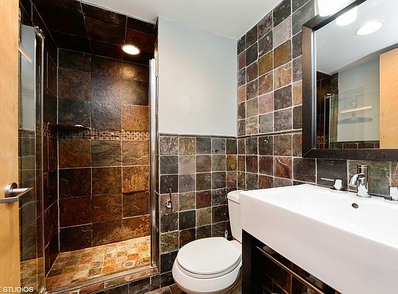 5th image of 701 W Jackson Blvd APT 102I