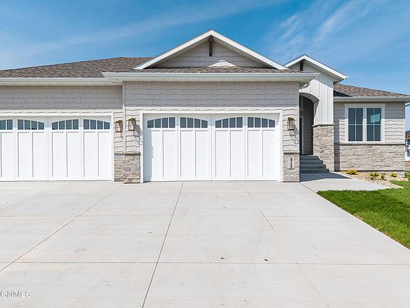 3rd image of 2722 Frisco Way