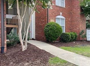 513 Meadowland Ct APT 10, Hope Mills, NC 28348
