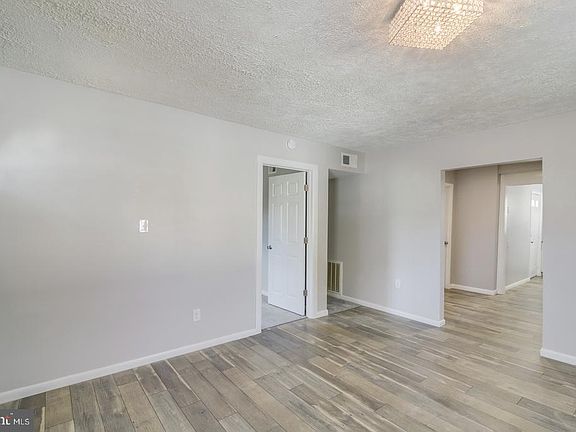 5th image of 424 Anderson Dr