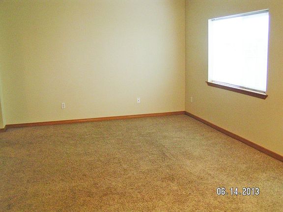4th image of 1062 Beach Ave