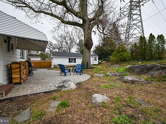 4th image of 15 Wier Ave