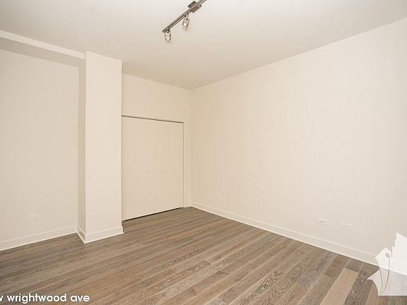 2nd image of 625 W Wrightwood Ave #224