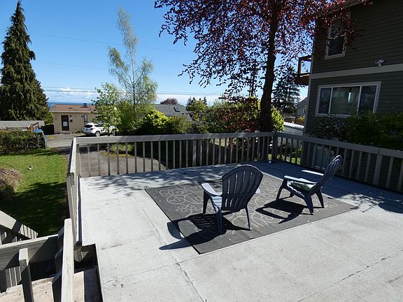3rd image of 213 E 12th St