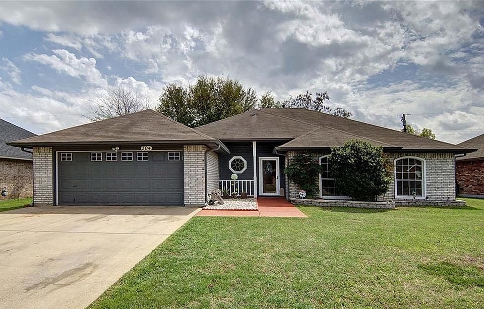 1st image of 304 Morene Ave